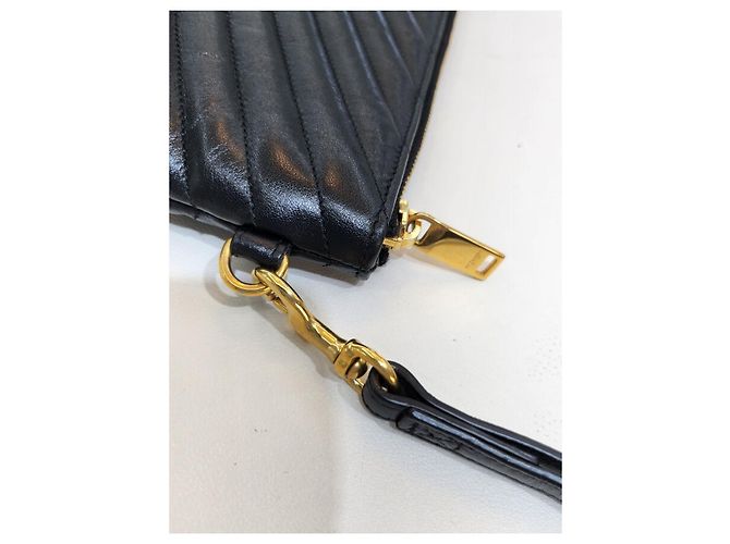 Saint Laurent Grande pochette in pelle di vitello nera trapuntata con dettagli dorati - vista 19