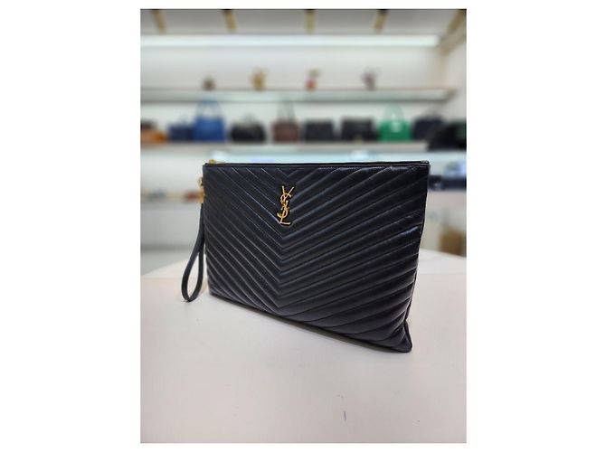 Saint Laurent Grande pochette in pelle di vitello nera trapuntata con dettagli dorati - vista 5