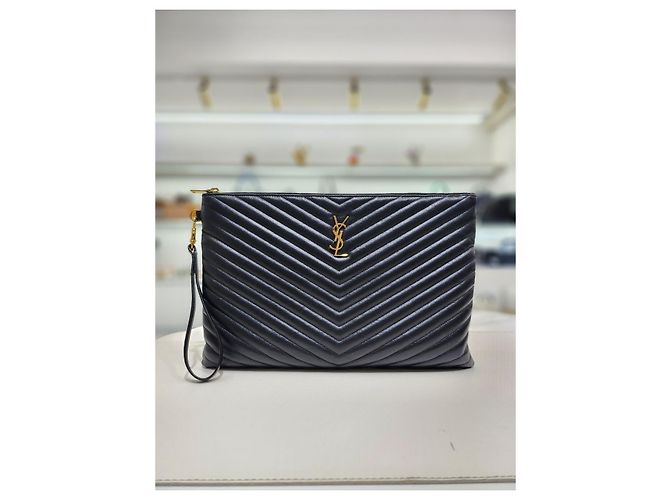 Saint Laurent Grande pochette in pelle di vitello nera trapuntata con dettagli dorati - vista 9