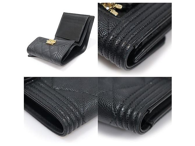 Chanel Cartera Boy de Caviar Negro y Oro - vista 6