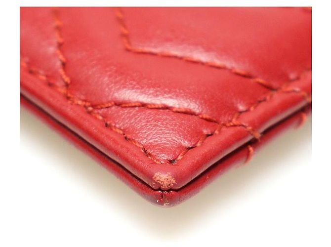 Gucci Roter GG Marmont Kartenhalter aus gestepptem Chevron-Leder - Ansicht 7