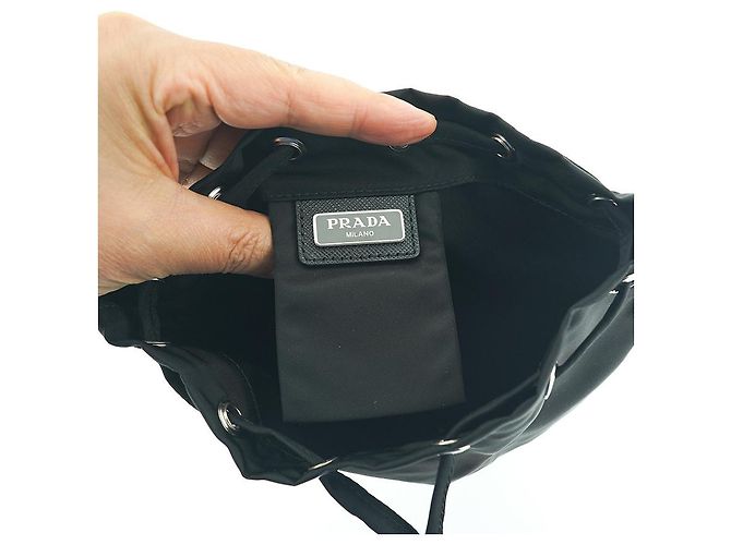 Prada Borsa a secchiello NT Nera Nylon Mini Pochette Borsa con Corda Nero - vista 17