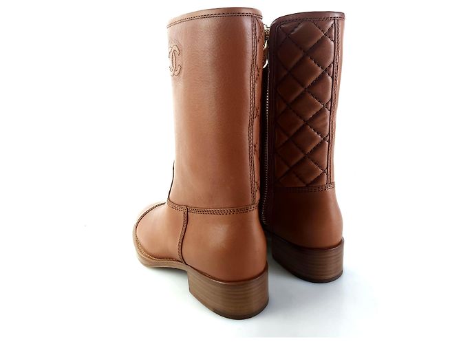 Chanel Gepolsterte Lederstiefel - Ansicht 3