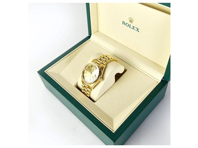 Rolex Orologio in oro con data e giorno D'oro - vista 2