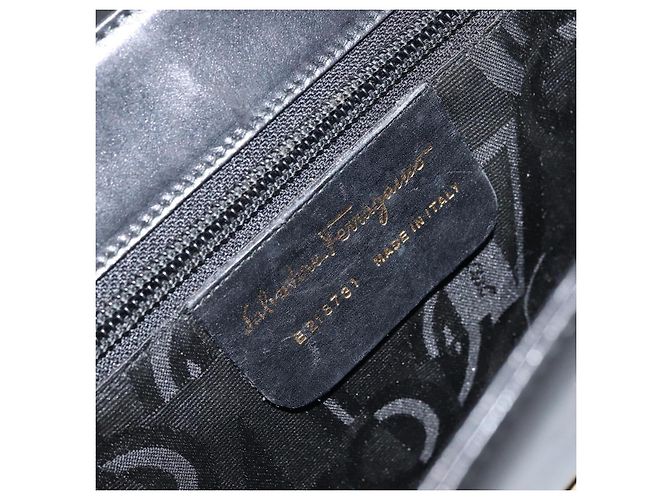 Borsa a Spalla Vala in Pelle Nera e Oro Salvatore Ferragamo Auth BA11344 Nero D'oro - vista 12