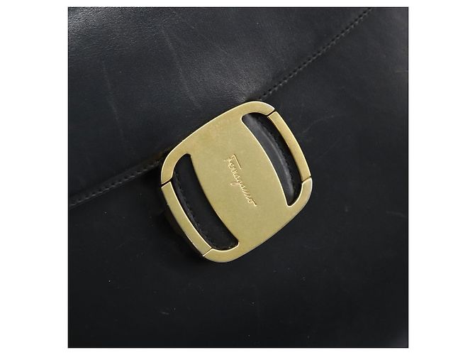 Borsa a Spalla Vala in Pelle Nera e Oro Salvatore Ferragamo Auth BA11344 Nero D'oro - vista 17