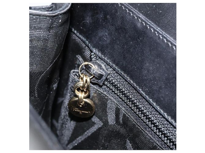 Borsa a Spalla Vala in Pelle Nera e Oro Salvatore Ferragamo Auth BA11344 Nero D'oro - vista 20