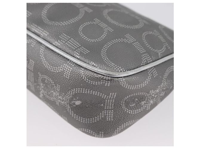 Borsa a Spalla Gancini in PVC Pelle Argento Auth 173697 di Salvatore Ferragamo - vista 17