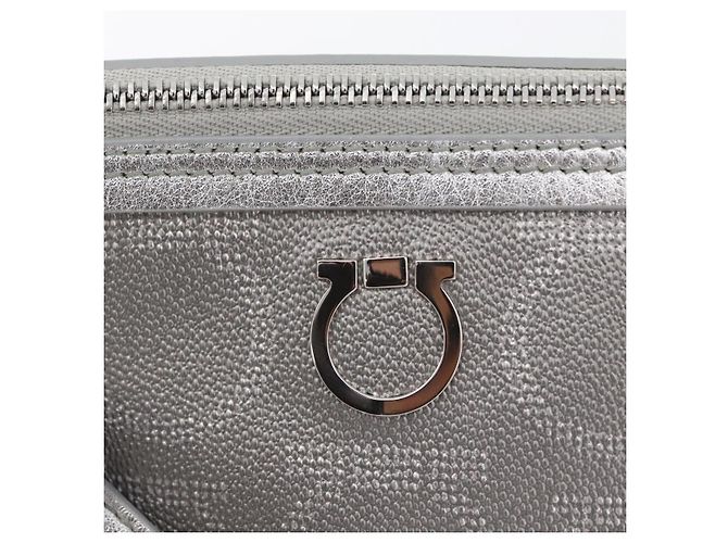Borsa a Spalla Gancini in PVC Pelle Argento Auth 173697 di Salvatore Ferragamo - vista 18