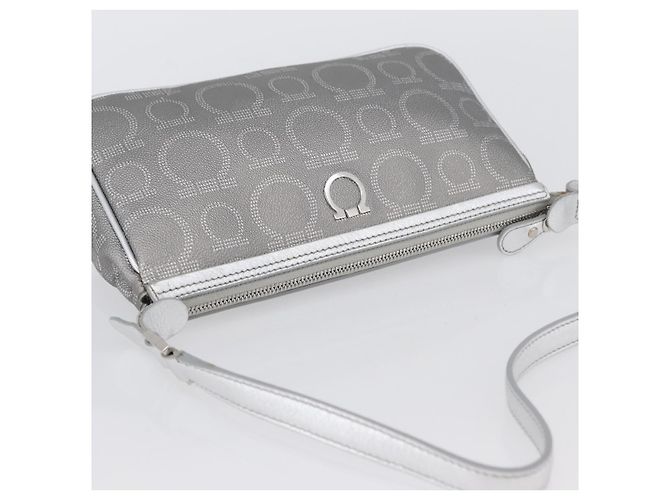 Borsa a Spalla Gancini in PVC Pelle Argento Auth 173697 di Salvatore Ferragamo - vista 7
