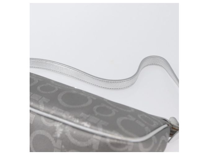 Borsa a Spalla Gancini in PVC Pelle Argento Auth 173697 di Salvatore Ferragamo - vista 9