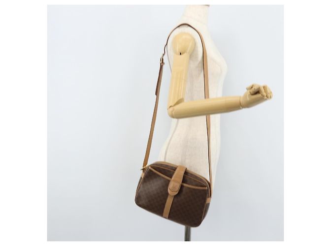 Céline Bolso de Hombro de Lona Macadam CELINE PVC Marrón Dorado Auth bs34058 Castaño - vista 23