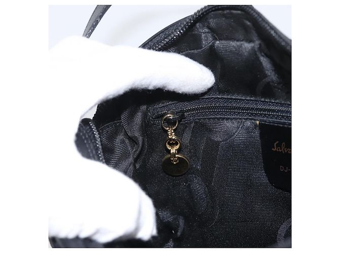 Borsa a Spalla Salvatore Ferragamo Vala in Pelle Nera Oro Auth 170076 Nero D'oro - vista 20