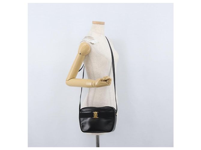 Borsa a Spalla Salvatore Ferragamo Vala in Pelle Nera Oro Auth 170076 Nero D'oro - vista 22
