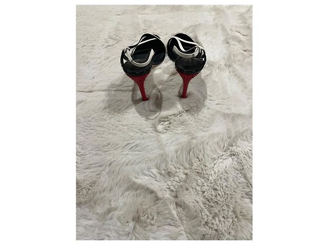 Giuseppe Zanotti Sandalen aus weißem Lackleder mit rotem Python-Absatz - Ansicht 4