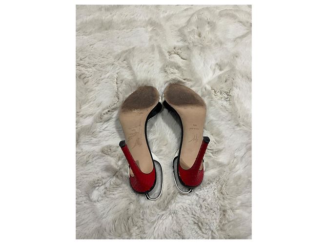 Giuseppe Zanotti Sandalen aus weißem Lackleder mit rotem Python-Absatz - Ansicht 5