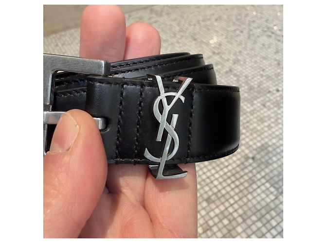 Saint Laurent Schwarzer Ledergürtel mit silbernem YSL-Logo - Ansicht 4