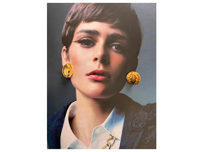 Inès de la Fressange Clip-Ohrringe in goldfarbener Blatt-Form - Ansicht 4