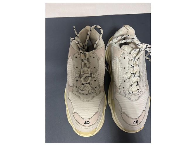 Sneakers Balenciaga Triple S Bianco Beige - vista 3