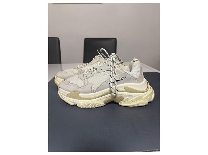 Sneakers Balenciaga Triple S Bianco Beige - vista 4