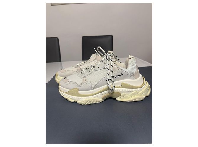 Sneakers Balenciaga Triple S Bianco Beige - vista 5