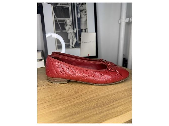 Ballerine Chanel in pelle caviar rossa Rosso - vista 2