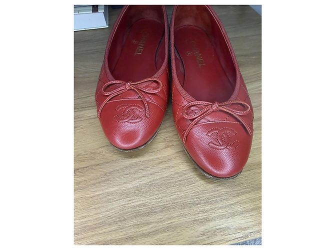 Ballerine Chanel in pelle caviar rossa Rosso - vista 3