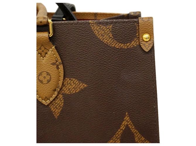 Borsa tote OnTheGo MM Monogram Giant Reverse Louis Vuitton Marrone - vista 14