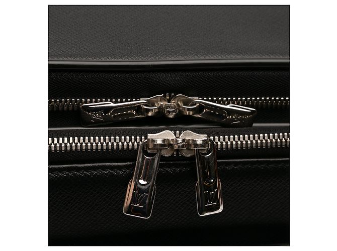 Louis Vuitton Pegase 55 in Taiga nera Nero - vista 7