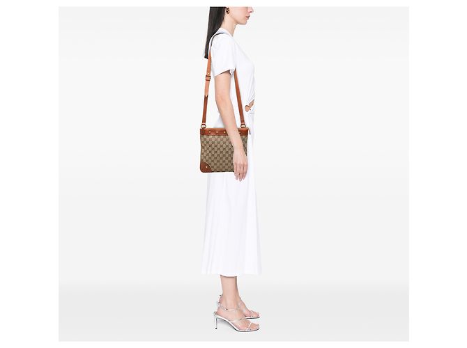 Borsa a tracolla Gucci in tela GG beige con borchie. - vista 7