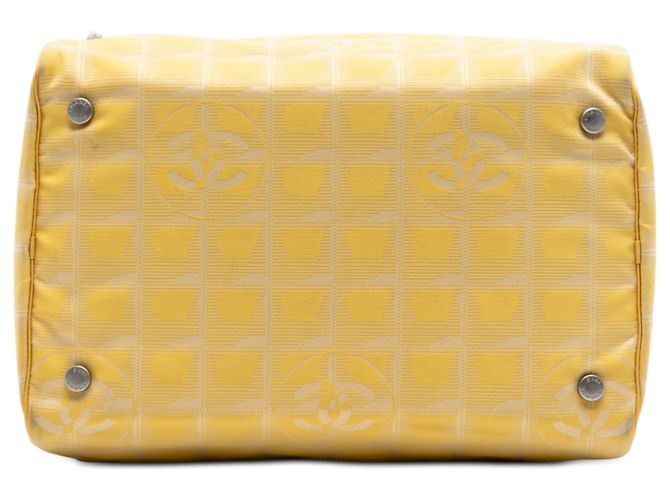 Borsa Vanity in Nylon della Nuova Linea da Viaggio Gialla di Chanel Giallo - vista 3