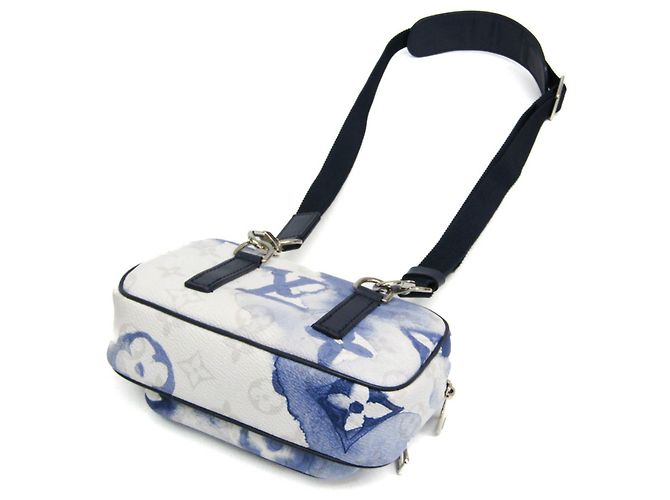 Pochette Outdoor Monogram Louis Vuitton M45763 Bianco Blu - vista 2