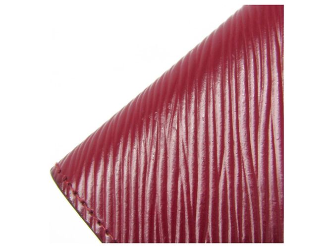 Billetera Compacta Epi Twist Louis Vuitton M68607 Burdeos - vista 10