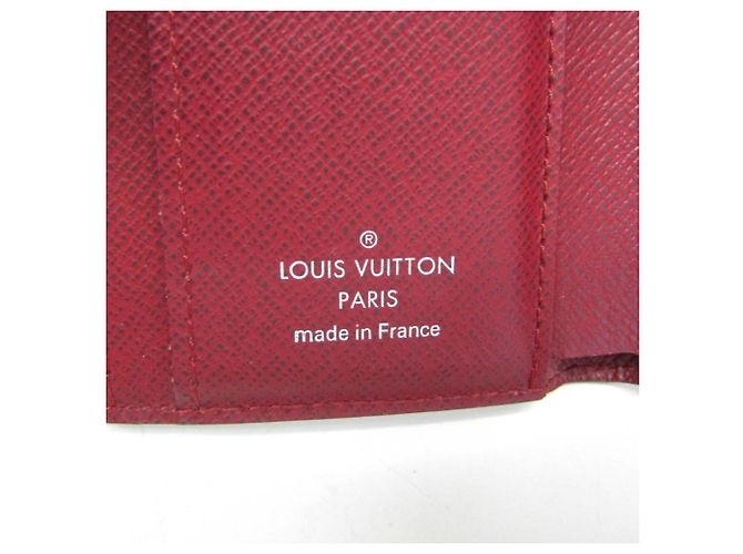 Billetera Compacta Epi Twist Louis Vuitton M68607 Burdeos - vista 14
