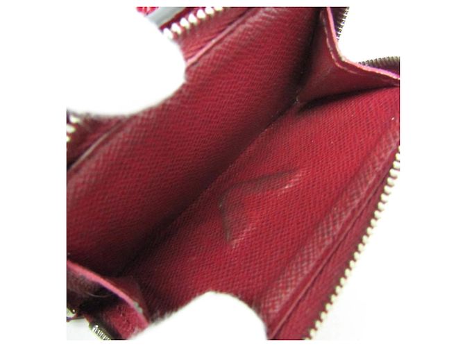 Billetera Compacta Epi Twist Louis Vuitton M68607 Burdeos - vista 4