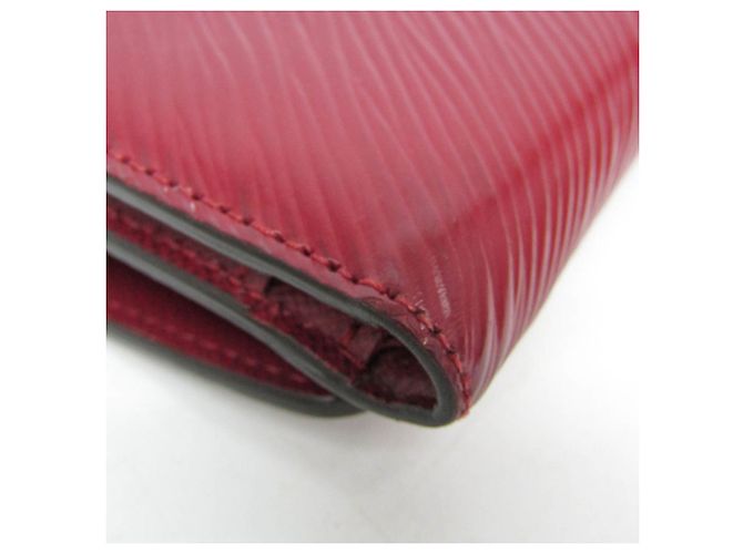 Billetera Compacta Epi Twist Louis Vuitton M68607 Burdeos - vista 5