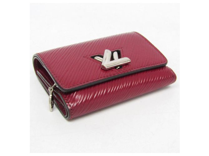 Billetera Compacta Epi Twist Louis Vuitton M68607 Burdeos - vista 7