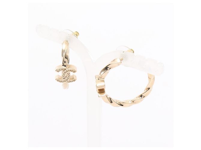 Orecchini a cerchio Chanel Coco Mark in oro con strass D'oro Metallico - vista 3