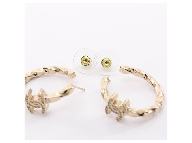 Orecchini a cerchio Chanel Coco Mark in oro con strass D'oro Metallico - vista 4