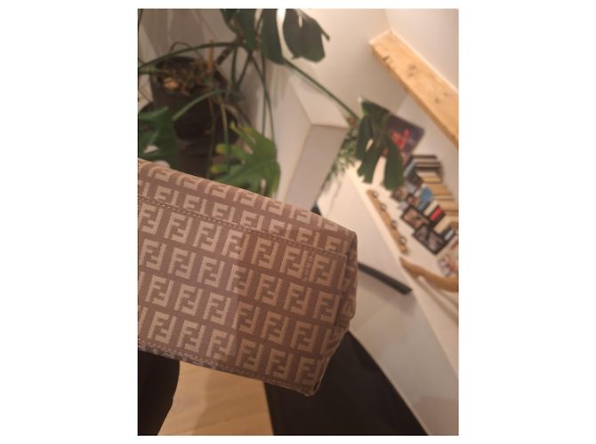 Borsa baguette Fendi Mama beige in tessuto - vista 3
