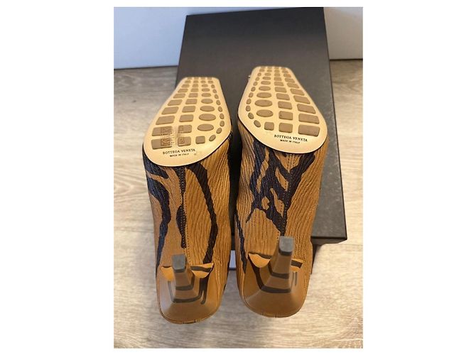 Décolleté Bottega Veneta Zebra in pelle marrone - vista 6