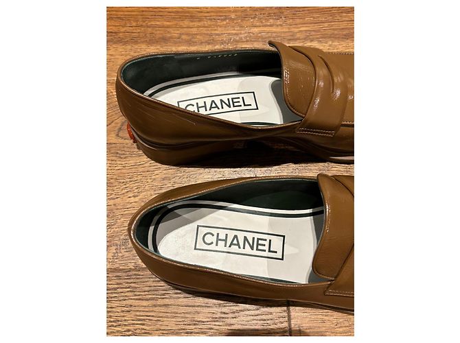 Mocassini in pelle marrone con logo CC di Chanel - vista 6