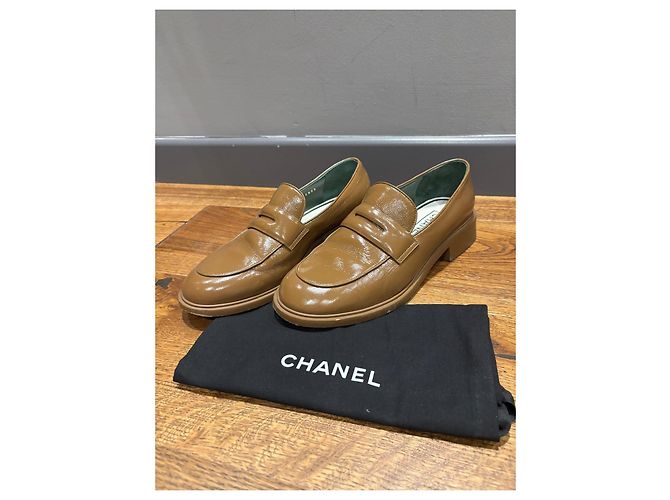 Mocassini in pelle marrone con logo CC di Chanel - vista 7