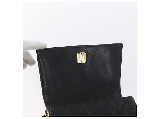 CHANEL Borsa a Spalla Matelassé in Pelle di Agnello Nera Oro CC Auth bs34036 Nero D'oro - vista 19