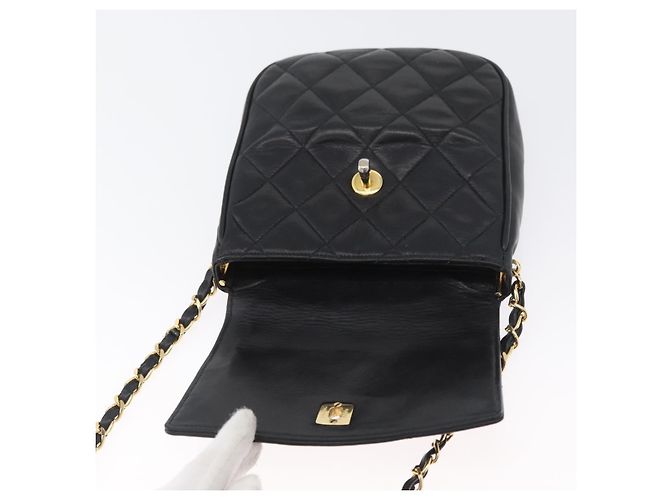 CHANEL Borsa a Spalla Matelassé in Pelle di Agnello Nera Oro CC Auth bs34036 Nero D'oro - vista 9