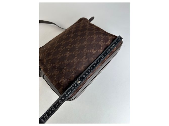 Céline Vintage Celine Paris Triomphe Monogramm Wildleder Schultertasche Braun - Ansicht 11