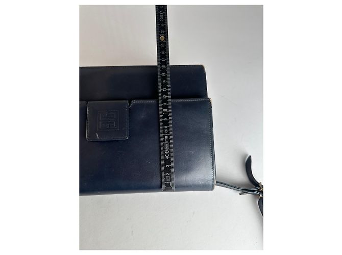 Vintage Givenchy Leder Schultertasche Marineblau - Ansicht 14