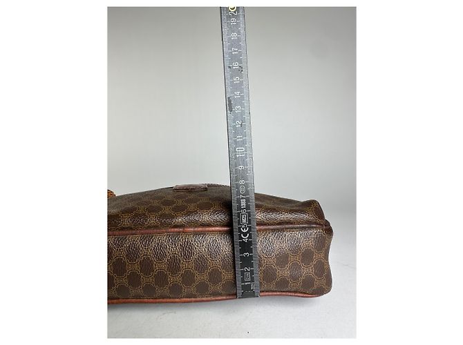 Céline Clutch in pelle monogramma Triomphe Celine Paris vintage marrone - vista 14