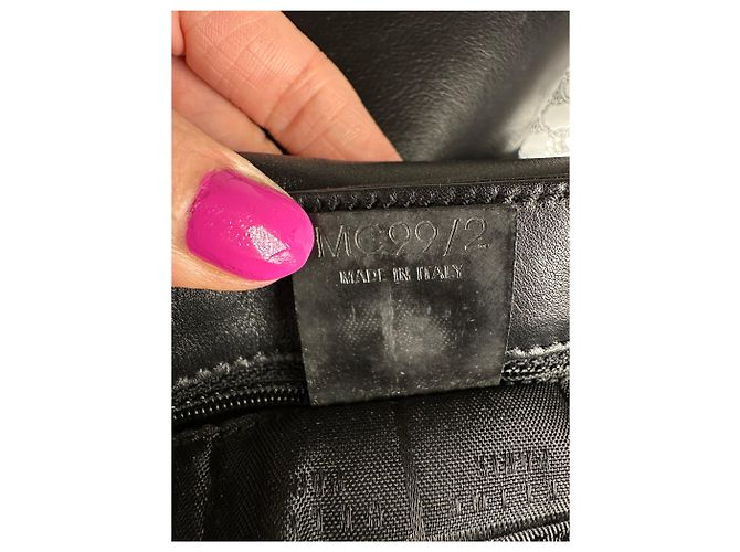 Céline Vintage Celine Paris Triomphe Monogramm Schultertasche aus Lackleder Silber Schwarz - Ansicht 11