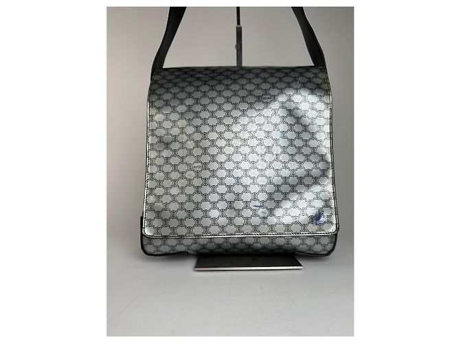 Céline Vintage Celine Paris Triomphe Monogramm Schultertasche aus Lackleder Silber Schwarz - Ansicht 12